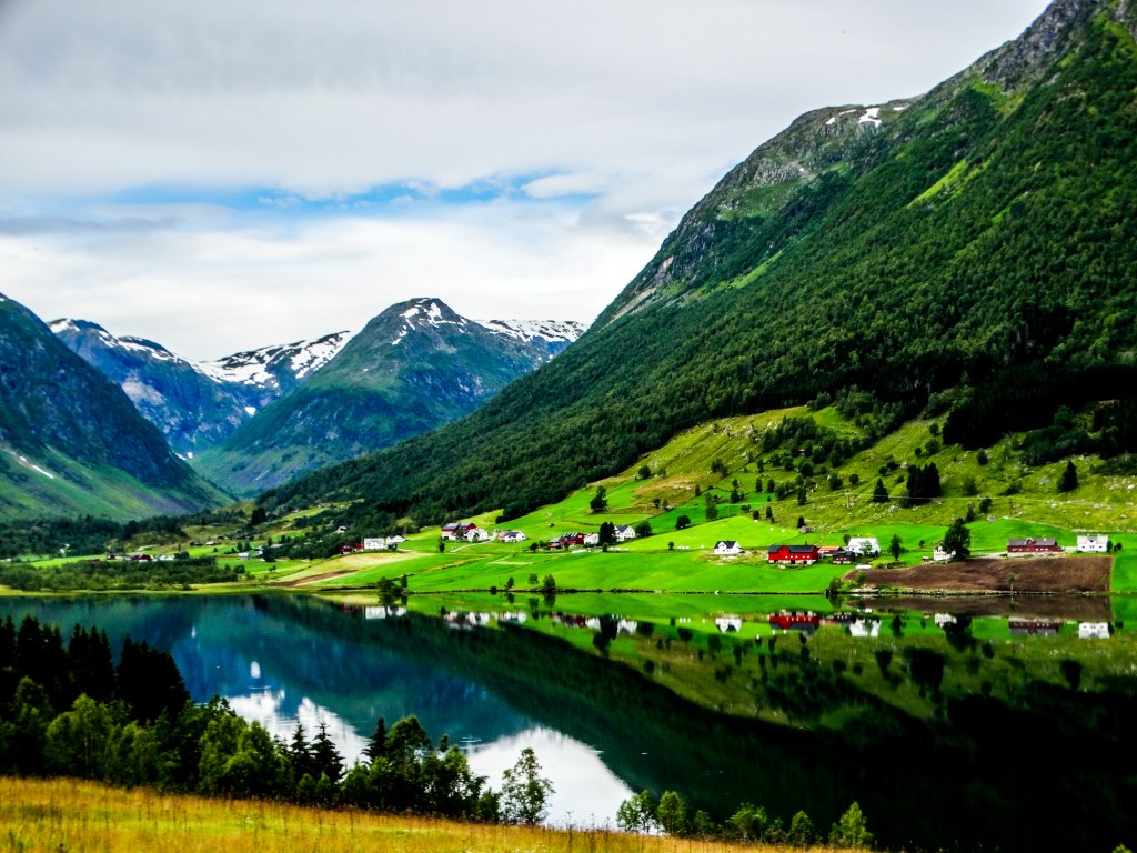 Gudvagen Norway // Where to Stay, Eat, Hike &&nbsp;Drive