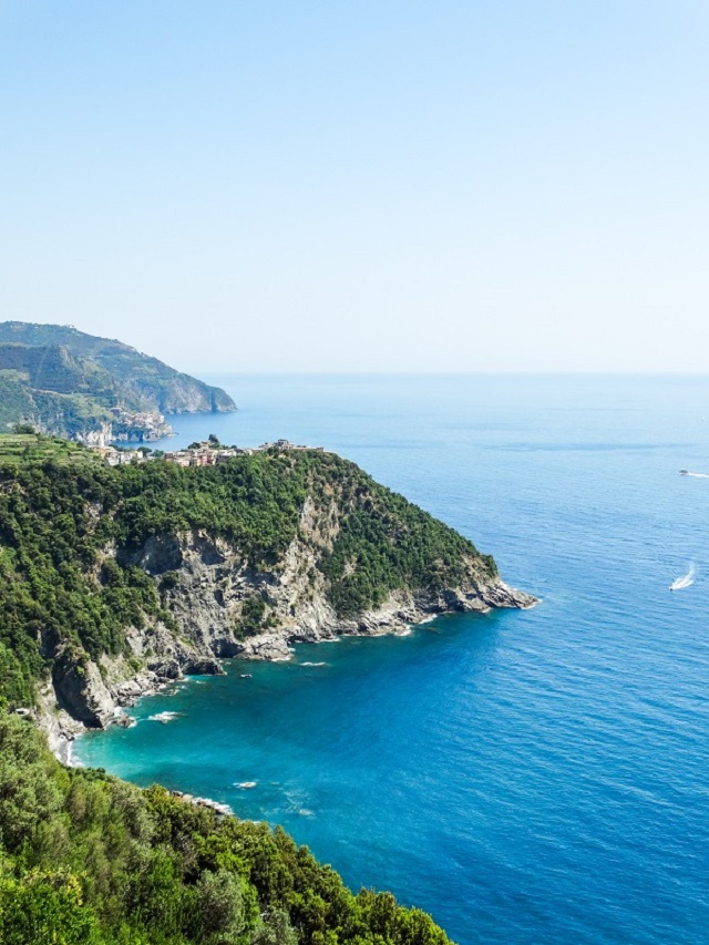 Hike from Vernazza to Corniglia