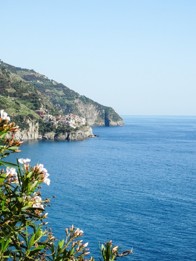 Hike from Vernazza to Corniglia