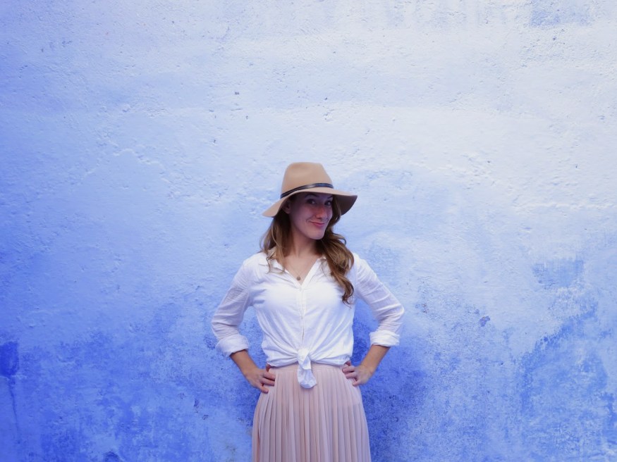 Chefchaouen Morocco Photography, Chefchaouen Morocco Blog, Chefchaouen Morocco blue street with woman