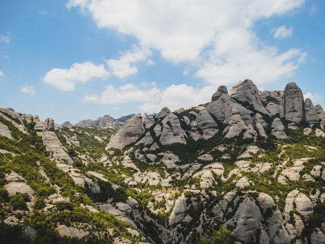 Hiking Montserrat // Barcelona Day&nbsp;Trip